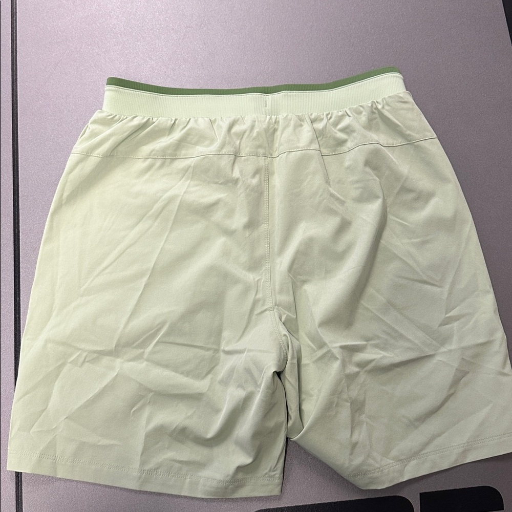 Fabletics Men’s Shorts - Picture 3 of 3